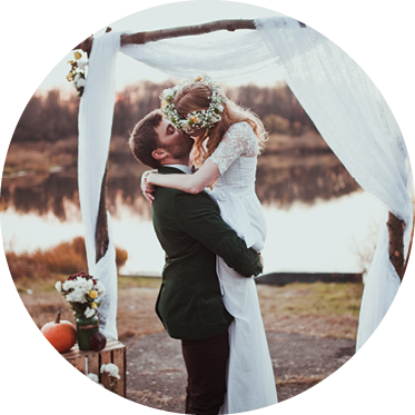 bride and groom on wedding ceremony on rustic autumn wedding