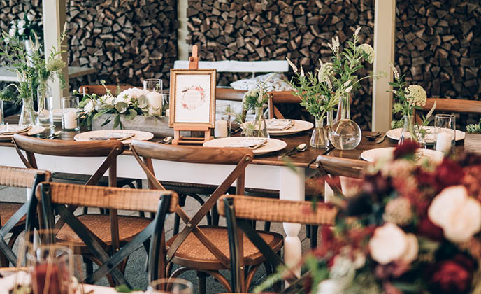 Vintage wedding decor. Beautiful event venue. Creative decoration