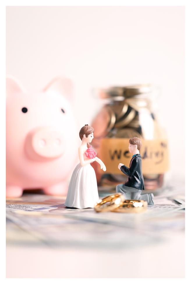 Couple invested their money in gold jewelry and managed their wedding finances carefully, using their wealth and cash savings to celebrate their engagement in style. money, couple, wedding, cash.