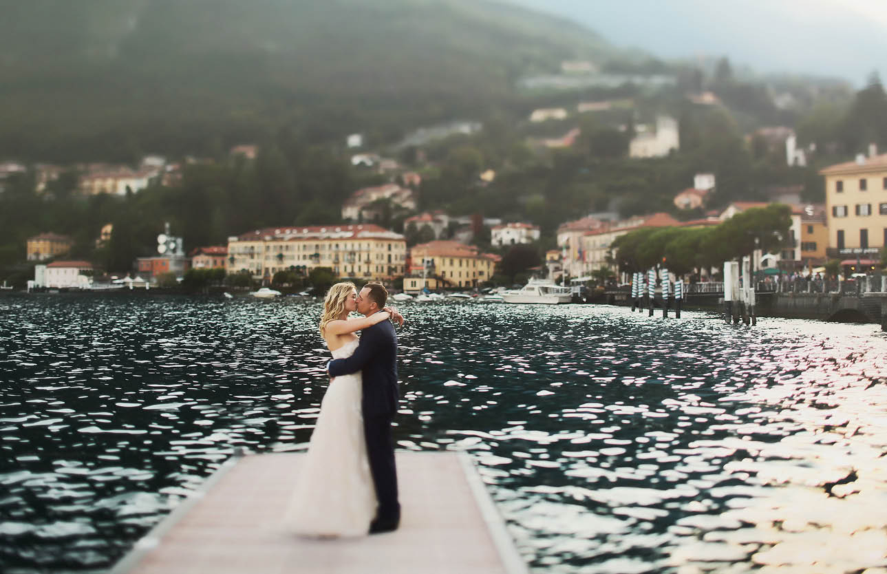 wedding couple in Como Lake, happy