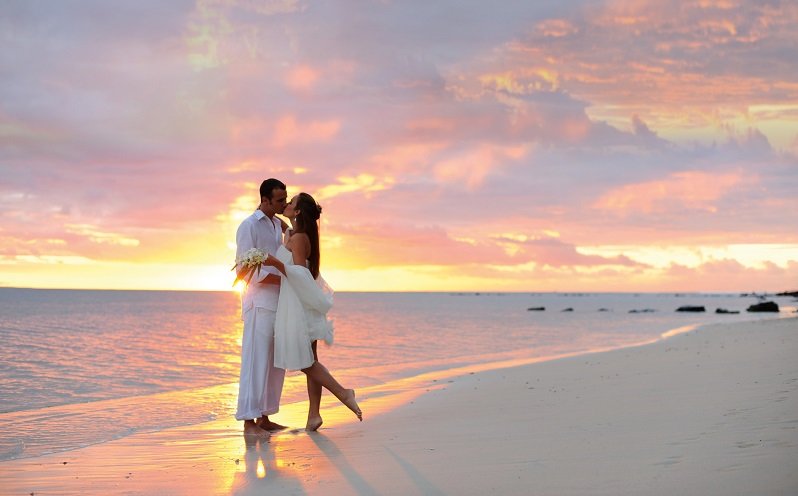 Destination-wedding-on-beach
