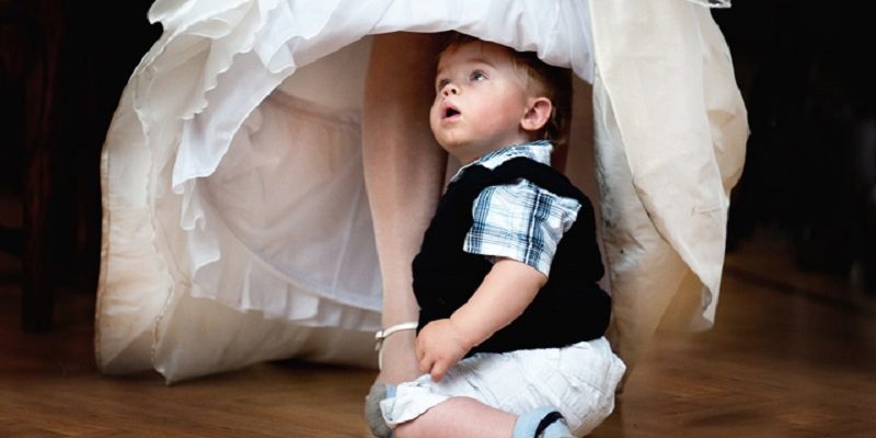 Daddy steps in as flower girl