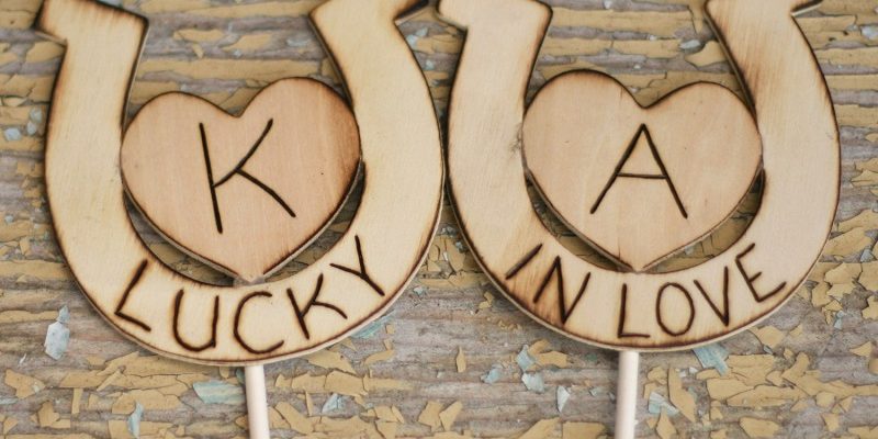 horseshoe wedding cake topper