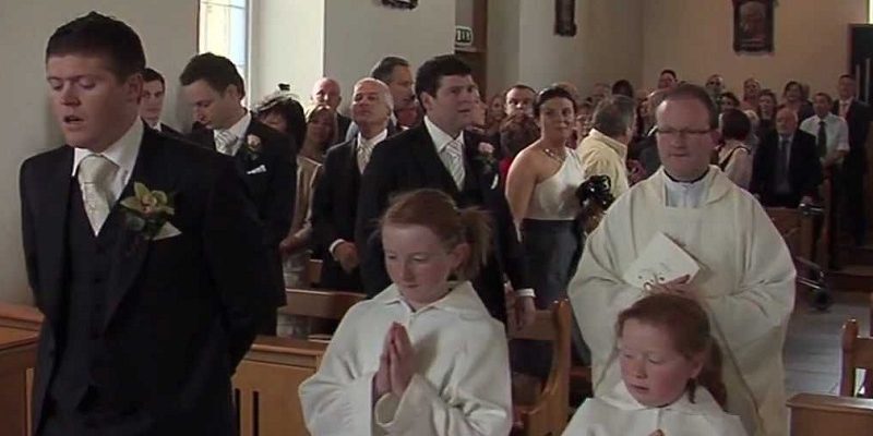 groom serenades bride downt he aisle