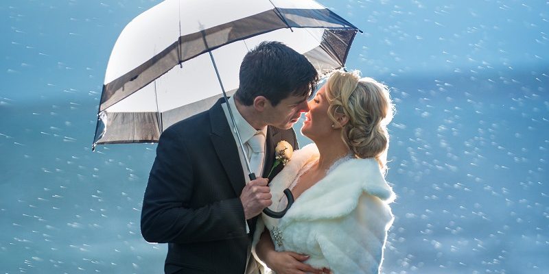14 fabulous wedding photos that embrace the Irish weather