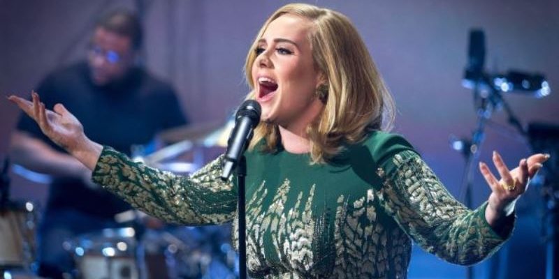 adele engaged concert london 2