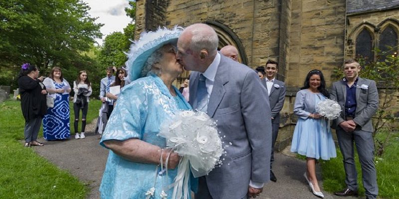 elderly couple marry 4