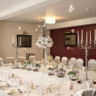 Falls-Hotel-&-Spa-Resort-Reception-Tables