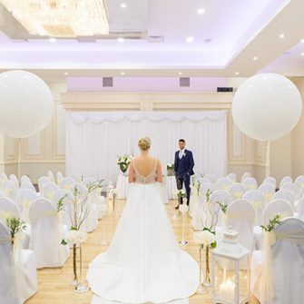 Hillgrove-Hotel-Bride-Down-Aislle