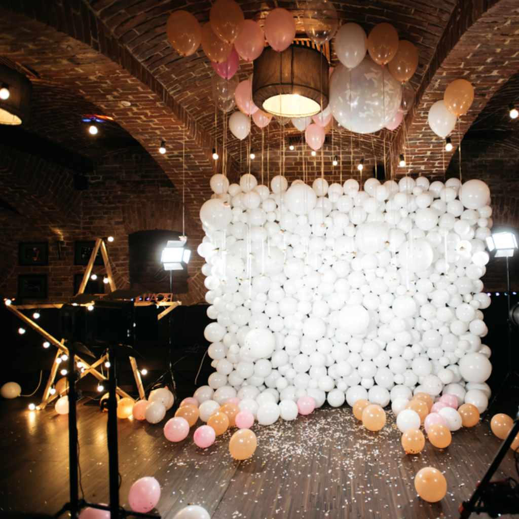 5 Ways To Style Balloons On Your Wedding Day Wedding Journal