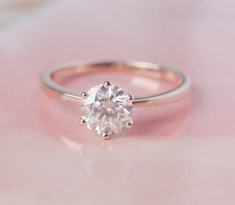 Single-Solitraire-Diamond-Engagement-Ring