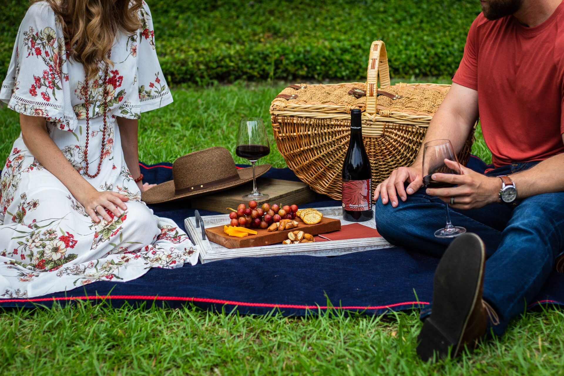 couple picnic