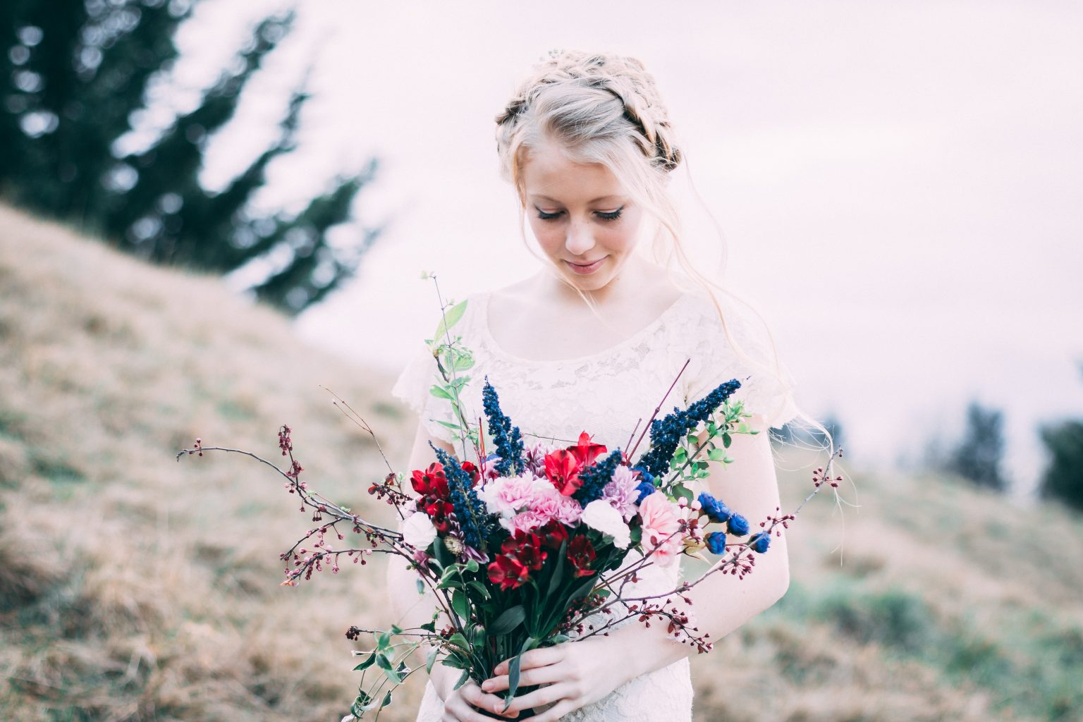 bride holding bouquet