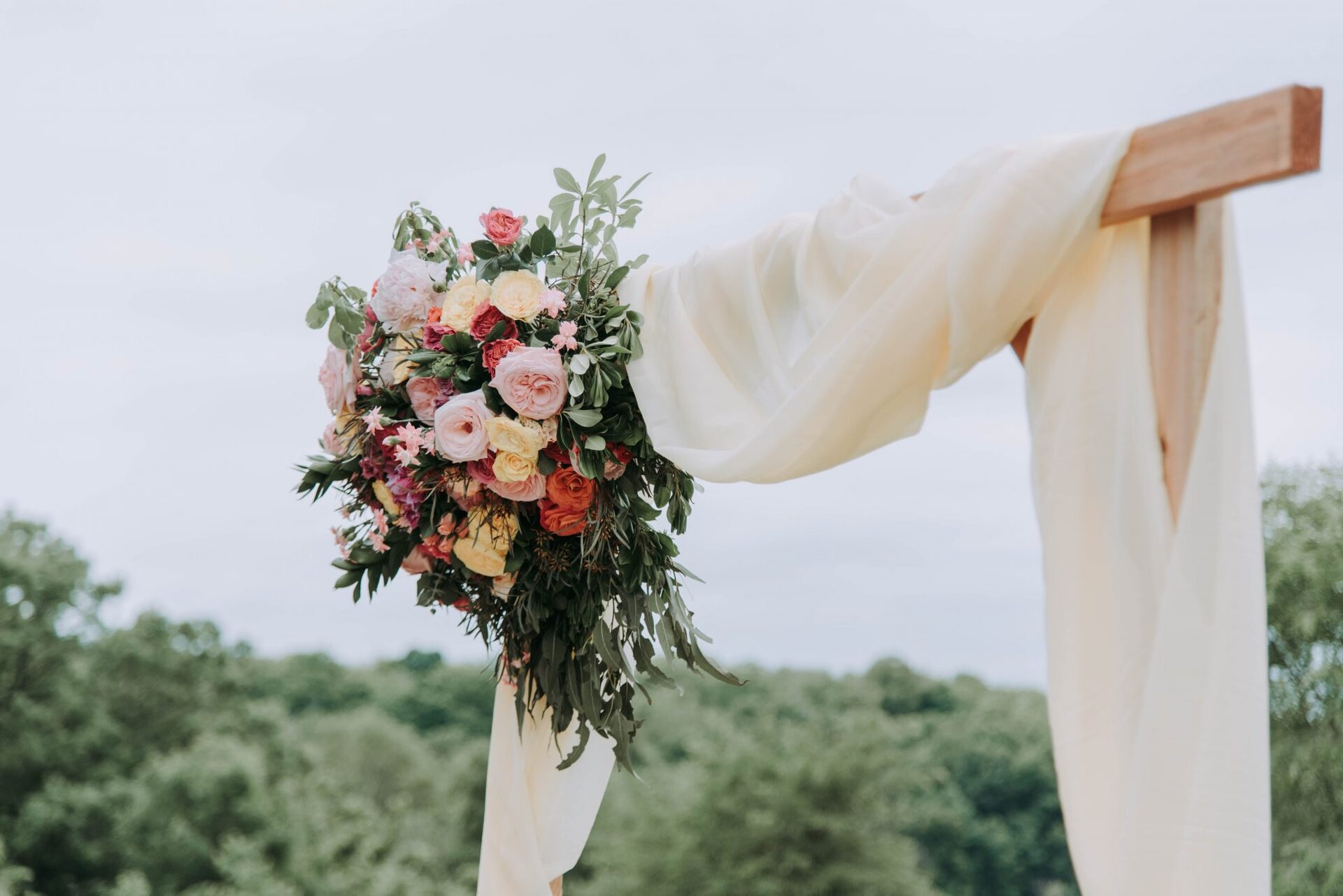 wedding ceremony arch