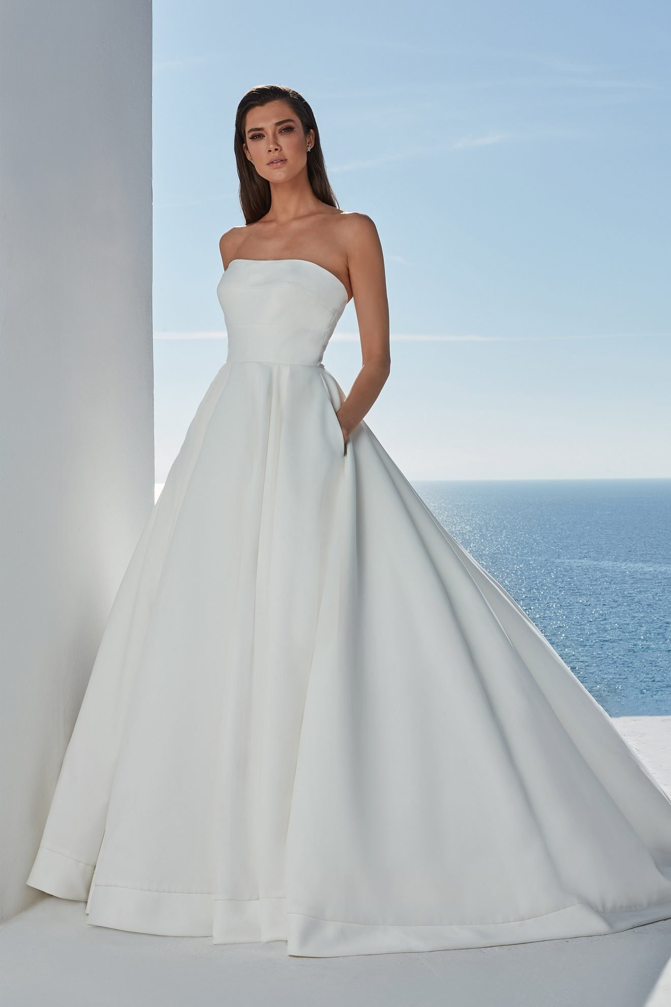 20 Strapless Wedding Dresses That Are ...