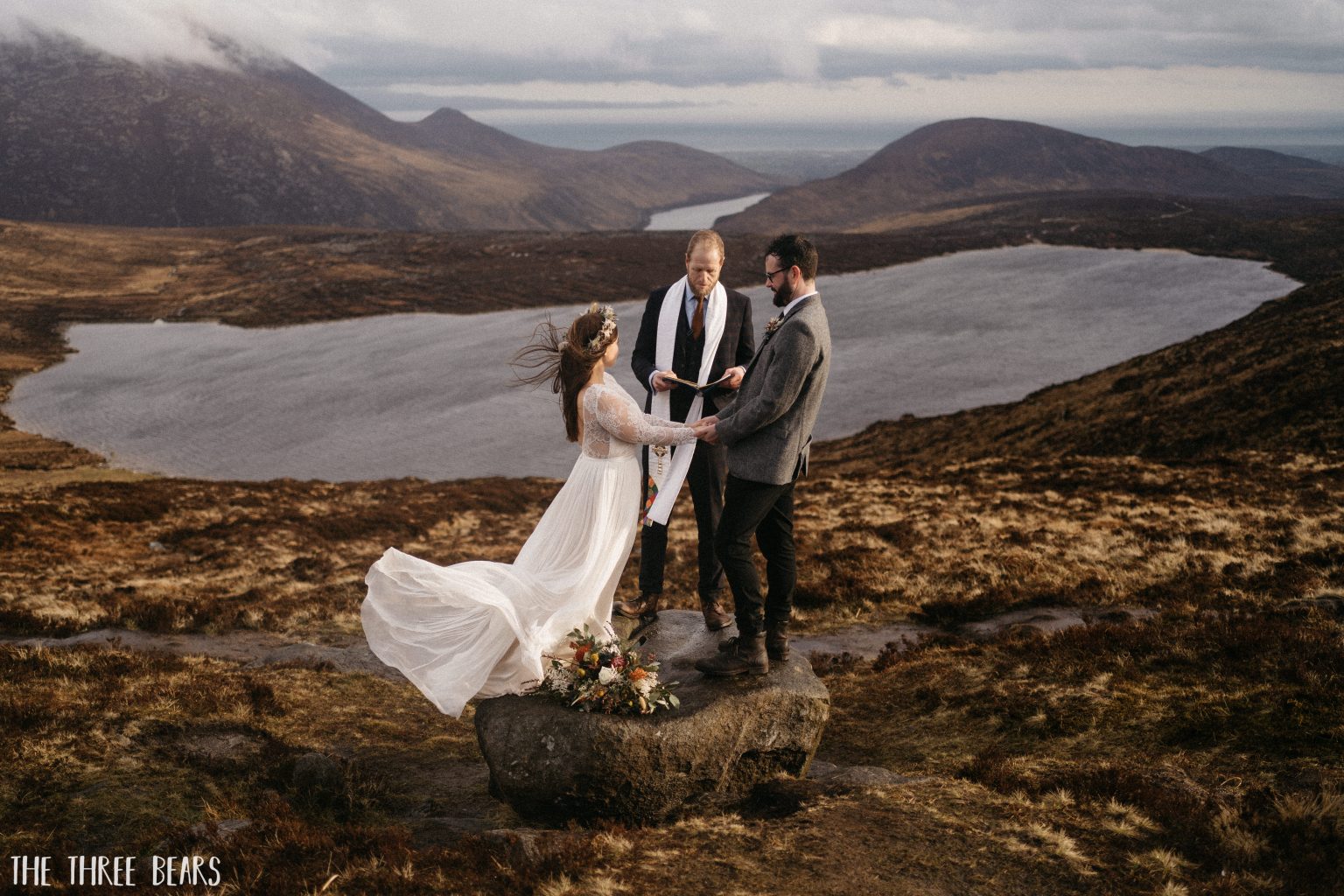 https://www.weddingjournalonline.com/wp-content/uploads/2021/05/Mourne-Mountains-Wedding-Photography-Photos-By-The-Three-Bears-Photography-0218-1-1536x1024.jpg