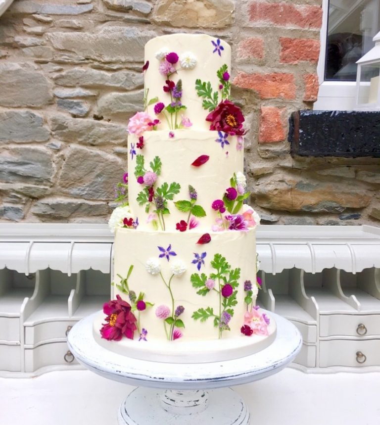 8 Fabulous Tiered Wedding Cake Trends You Need To See Wedding Journal