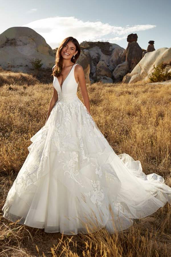 2019 Wedding Dress Trends #wedding #weddingdress #bride #brides #trends  #fashion #fashionacti… | Wedding dress shapes, Wedding dress types, Wedding dress  silhouette