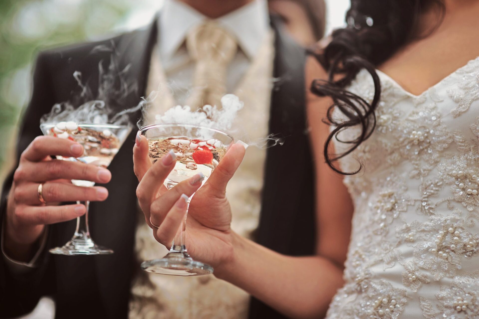 11 Fun Ways To Entertain Your Wedding Guests While You're Getting Your