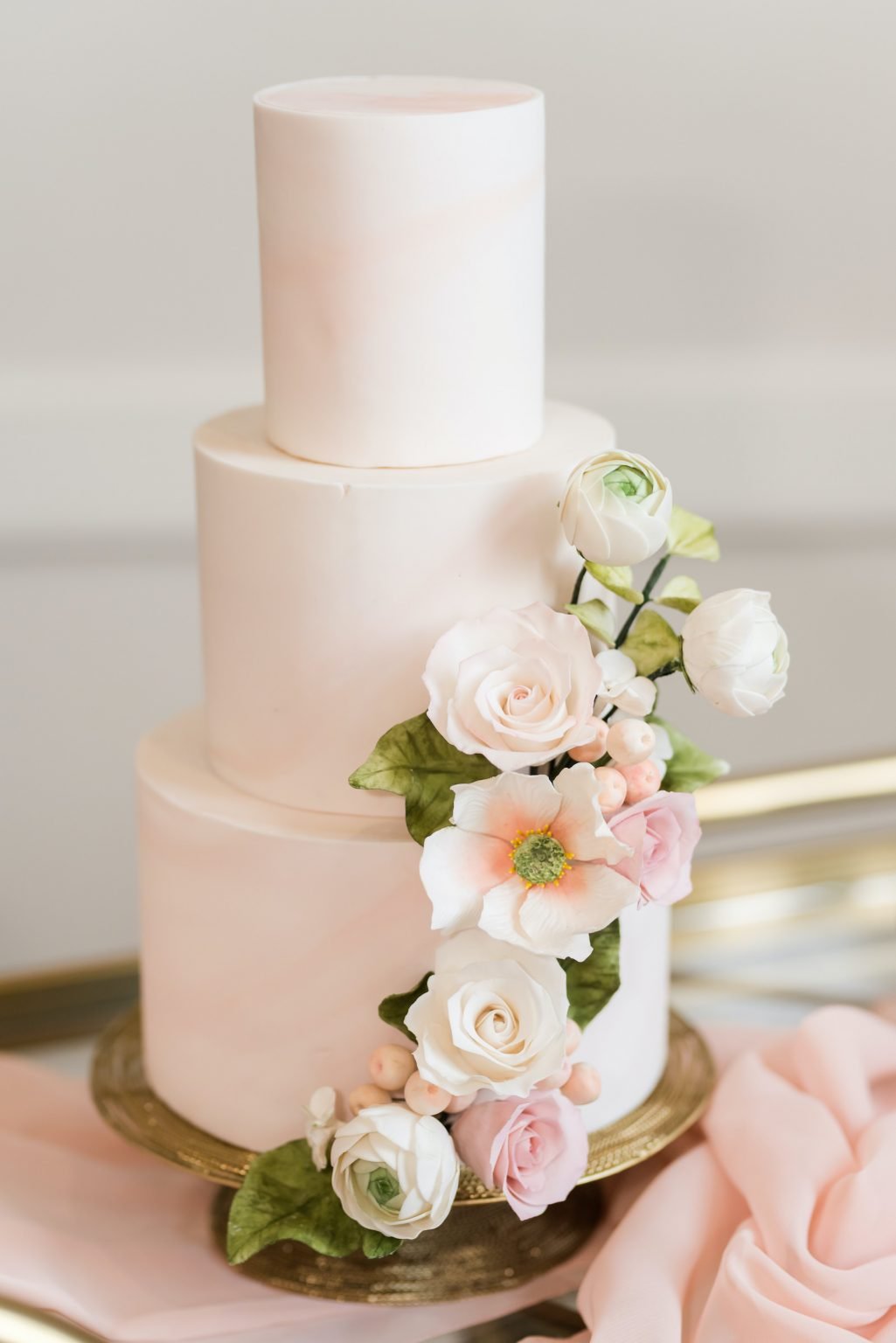 Premium Photo | A large and elegant wedding cake. a two-tiered cake for a  beautiful holiday. white cake decorated with fresh blueberries and white  roses.
