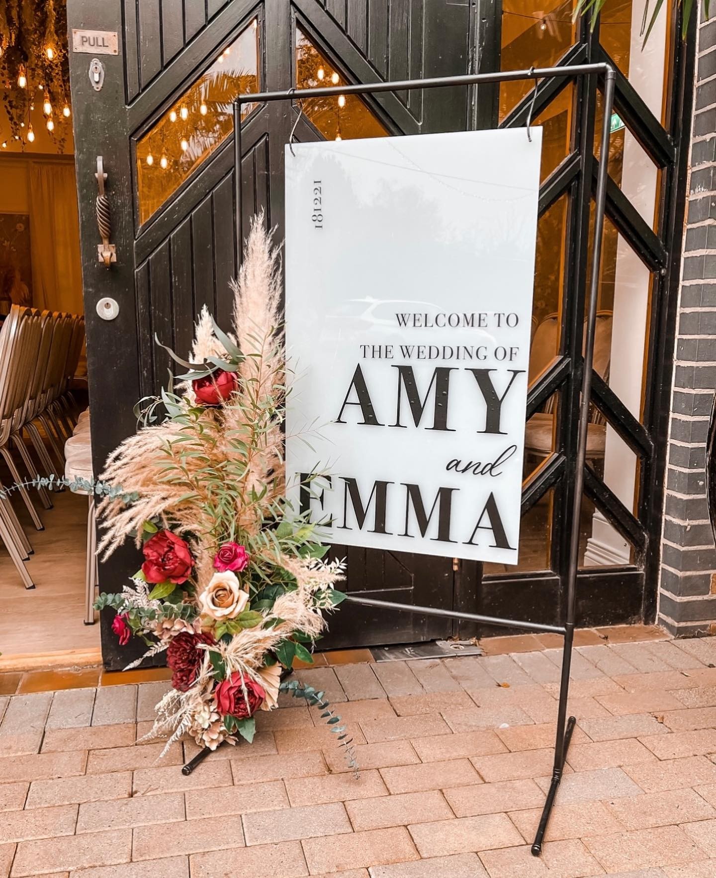 This is a chic and contemporary wedding sign. The monochrome design complements the bright and vibrant flowers perfectly.