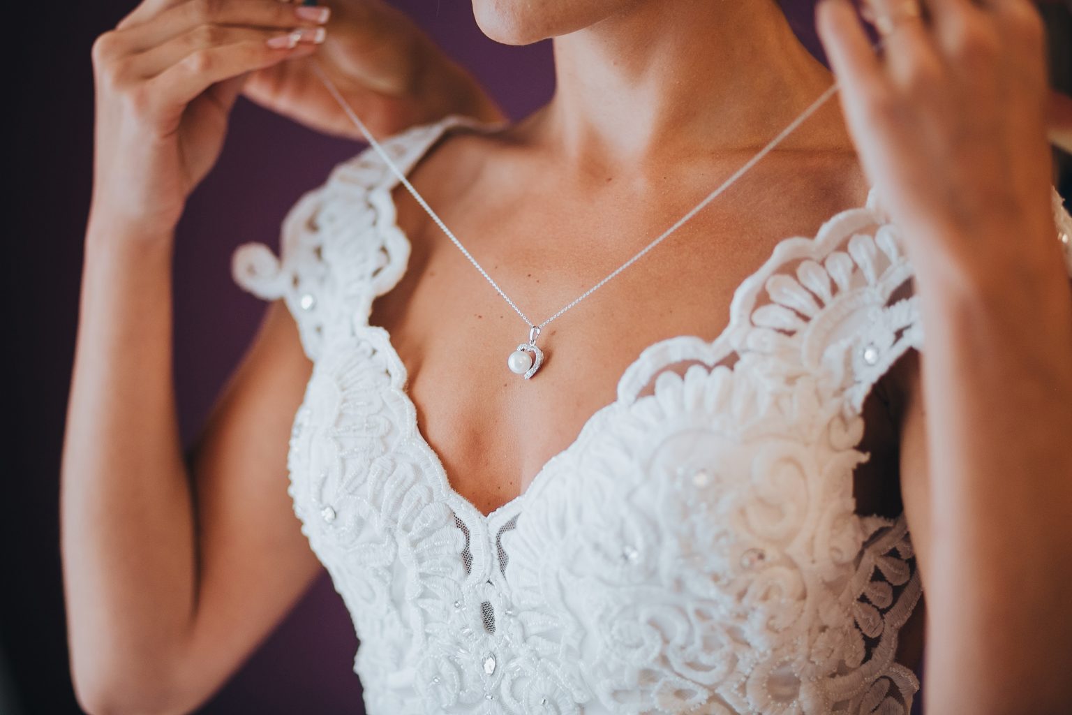 What Kind of Jewelry to Wear With a Strapless Wedding Dress | Sweetheart  neckline wedding, Wedding dresses sweetheart neckline, Wedding dress  necklines