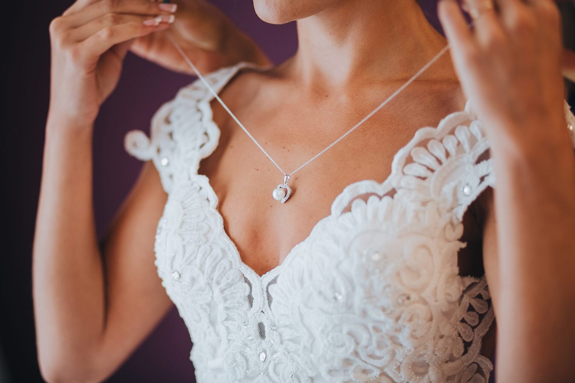 Find the Best Earrings for Your Wedding Dress Neckline