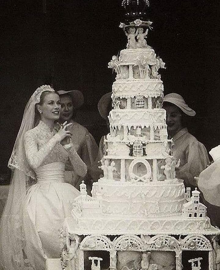 celebrity wedding cakes - Grace Kelly & Rainier III