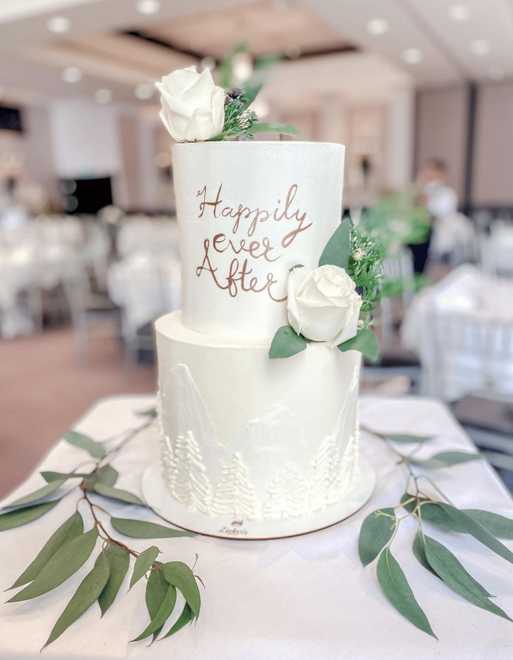 19 Two-Tier Cakes to Inspire Your Wedding Dessert Table