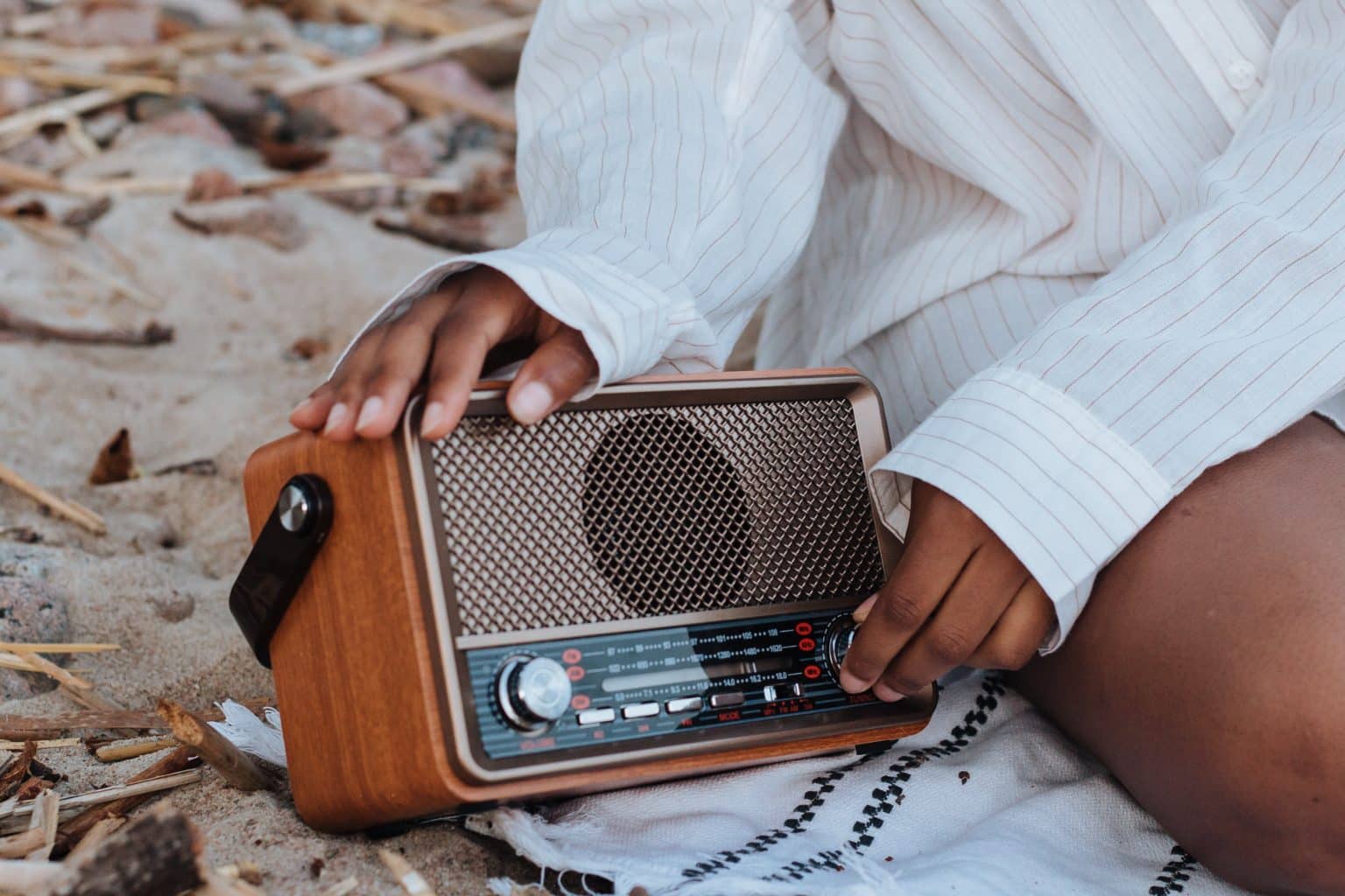 girl with radio